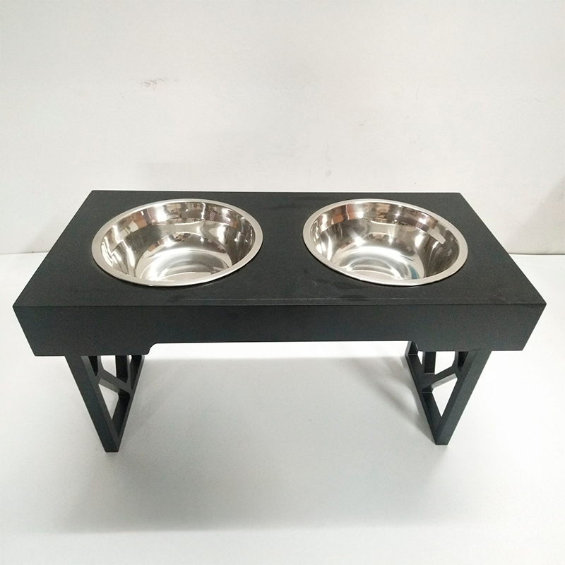 Elevated Dog Feeder